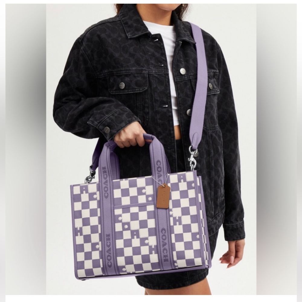 💜🤍BNWT Coach Lavender and White Checkered Tote Also comes with Dust Bag!!! 🤍💜